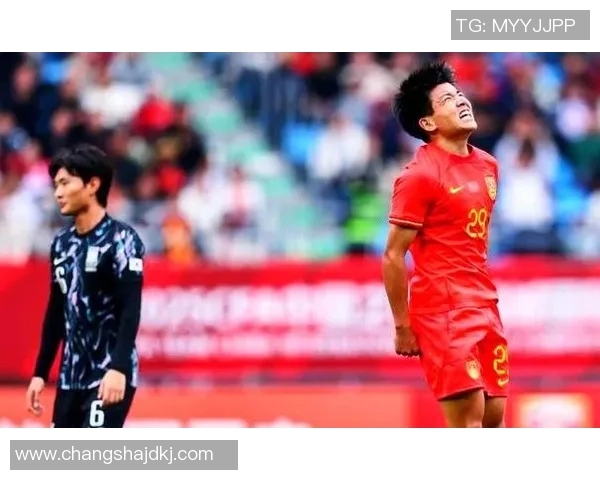 00后足球新星崛起:年轻力量引领未来足坛革命 00后足球新星崛起:年轻力量引领未来足坛革命