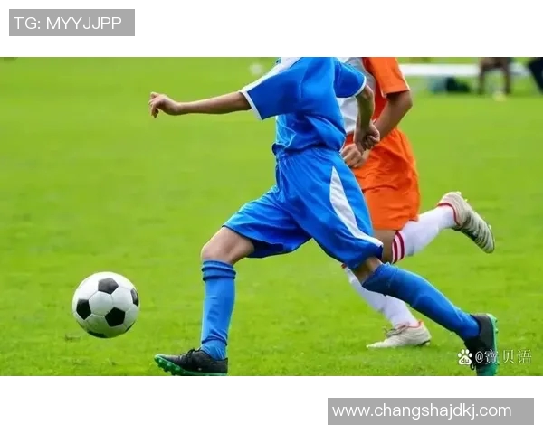 各路球星足球过人技巧大赏 看他们如何轻松突破防线