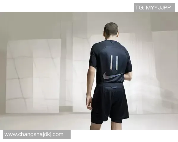 耐克推出足球明星联名款书包引领潮流时尚与运动风潮融合 耐克推出足球明星联名款书包引领潮流时尚与运动风潮融合