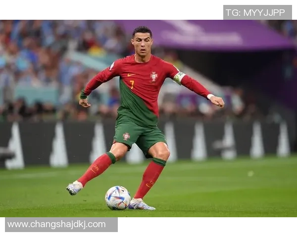 NBA球星与足球巨星C罗首次同框相遇 两大体育传奇展开深度对话 NBA球星与足球巨星C罗首次同框相遇 两大体育传奇展开深度对话