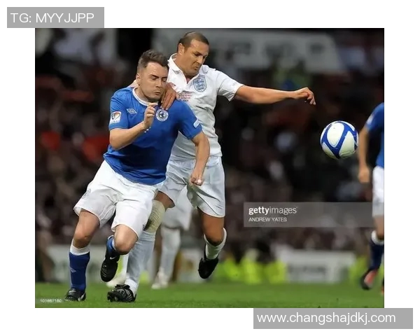 天下足球聚焦球星风采 揭示他们背后的传奇故事与独特魅力 天下足球聚焦球星风采 揭示他们背后的传奇故事与独特魅力