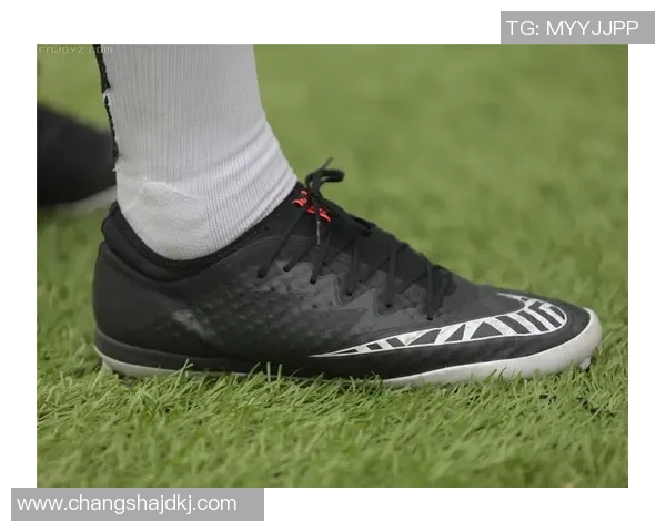 男足球星如何选择合适的足球鞋尺码和穿着建议解析 男足球星如何选择合适的足球鞋尺码和穿着建议解析
