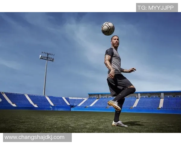 穿布足球鞋的球星展现个性风格 经典与创新融合的独特运动装备 穿布足球鞋的球星展现个性风格 经典与创新融合的独特运动装备